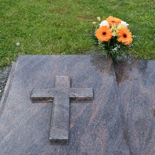 Les Différents Types de Pierres Tombales et Leur Entretien